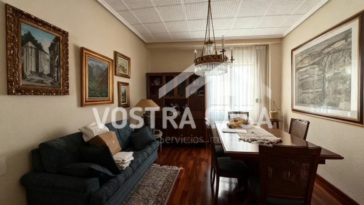 Sale of a 5-bedroom apartment on Gran Vía for €625,000