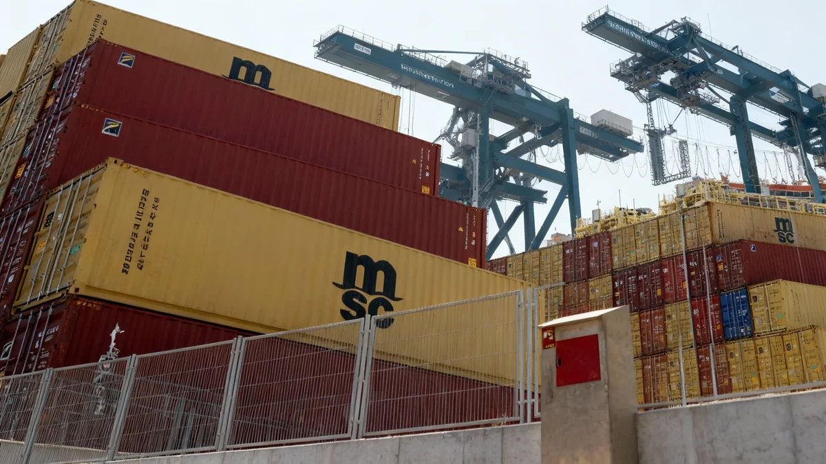 El Puerto de Valencia resiste la desaceleración del comercio