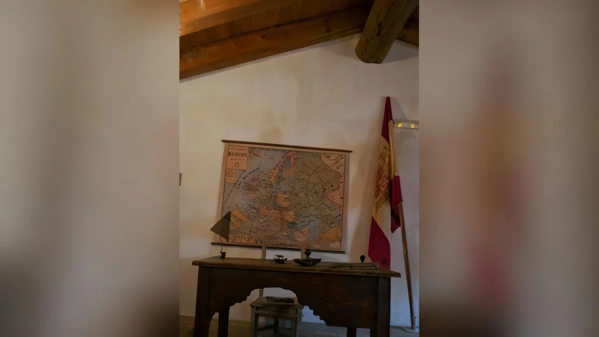 Descubren una escuela rural en Valencia congelada desde 1965