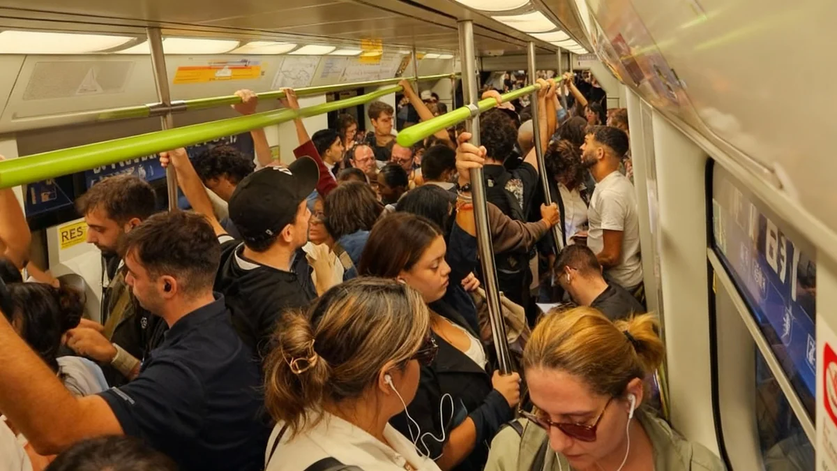 Transporte público de València: récord de viajeros y colapso diario