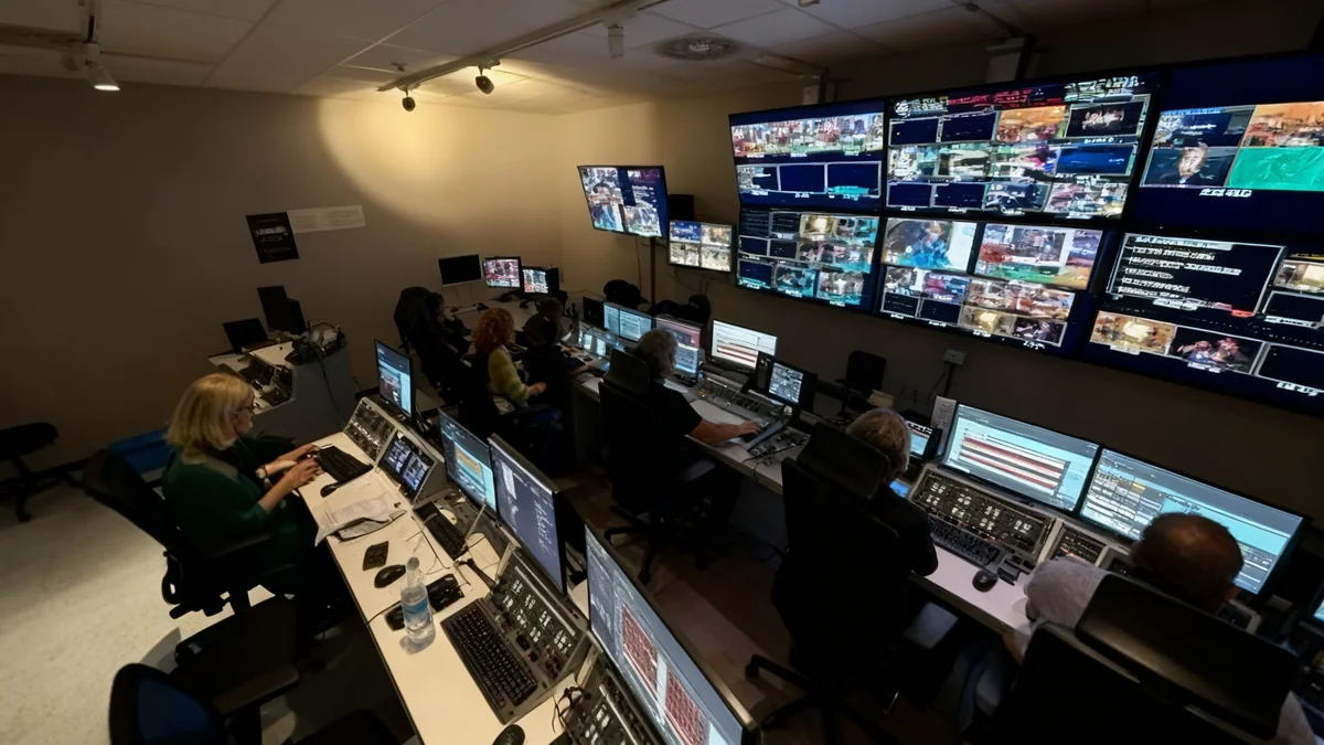 Tensión en À Punt: trabajadores planean movilizaciones por recortes