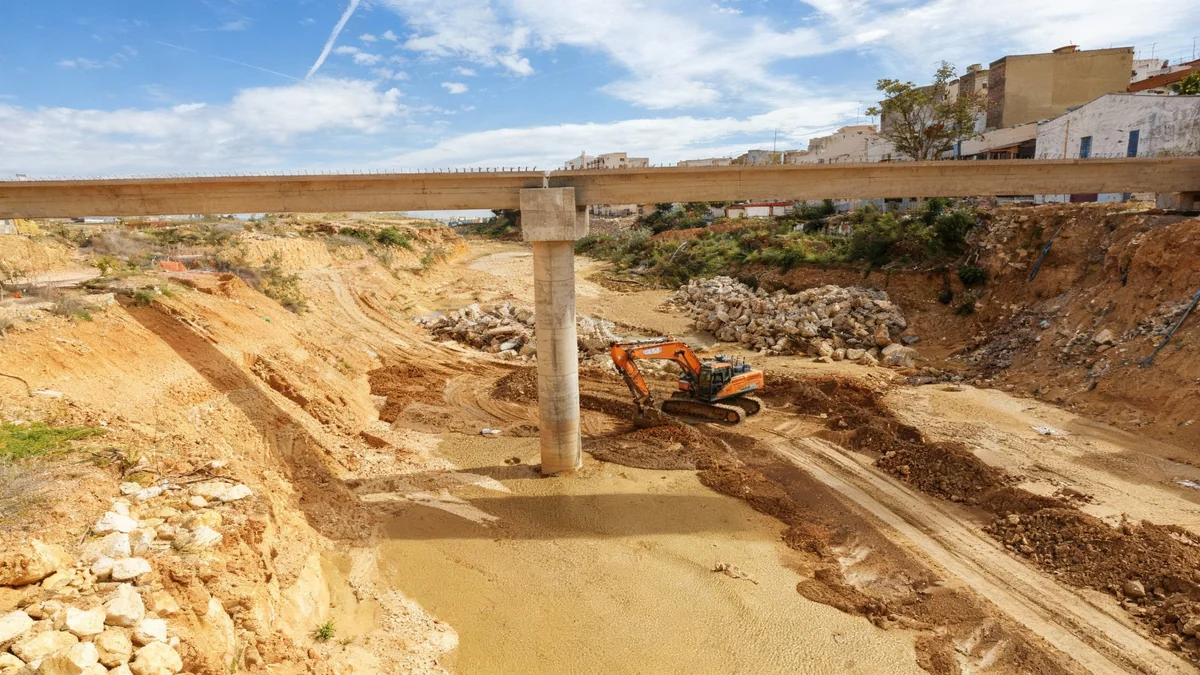 Mando de bomberos justifica la retirada del Poyo: "La misión se cumplió"