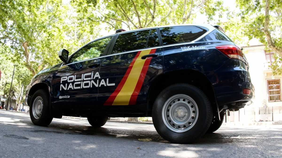 Batalla campal en el centro de Valencia con mesas y sillas