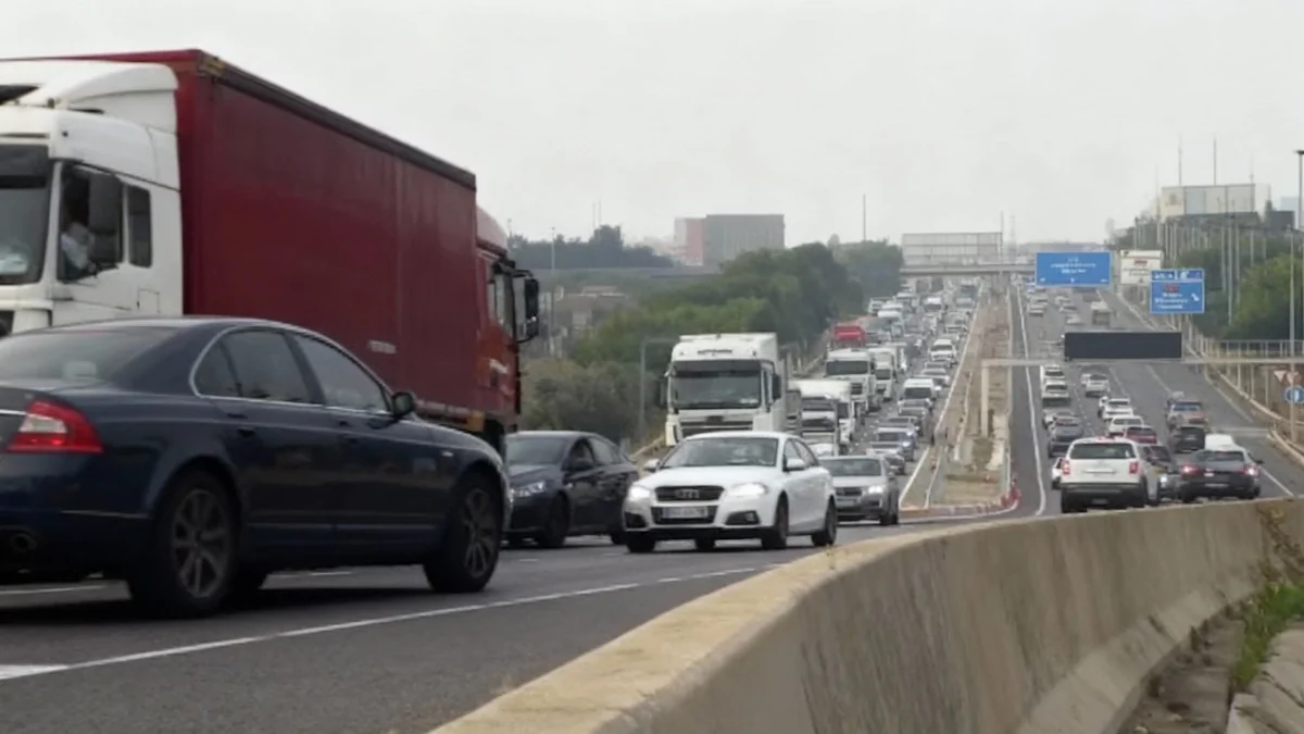Un accidente en la A-7 colapsa las entradas a Valencia