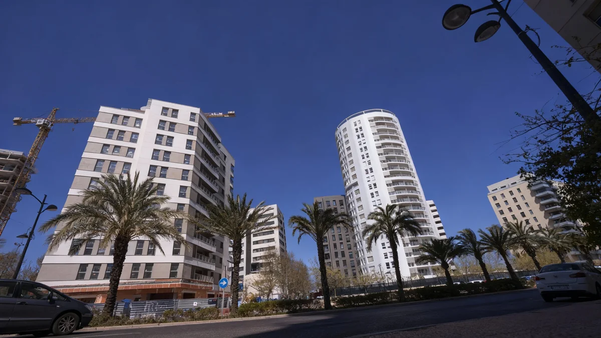 ¿Por qué es tan caro comprar un piso nuevo en València?