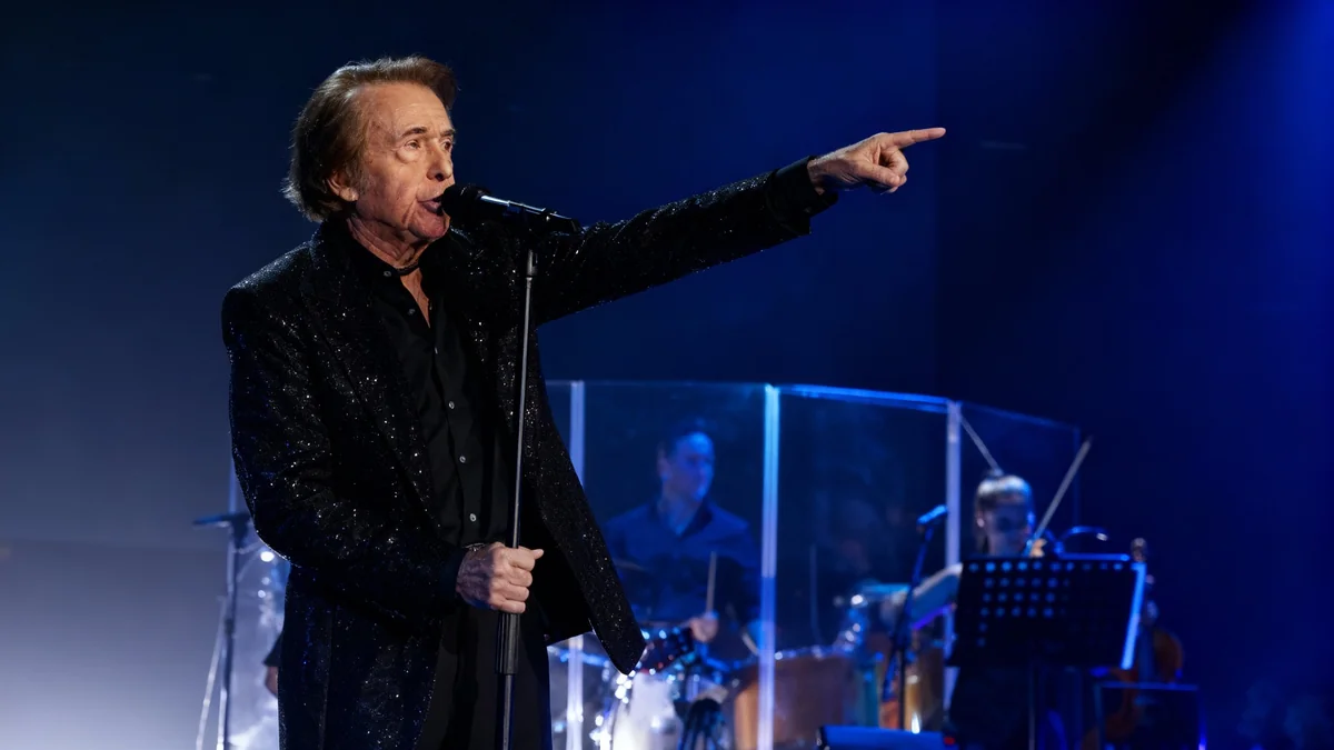 Raphael deslumbra en el Roig Arena ante 7.000 seguidores