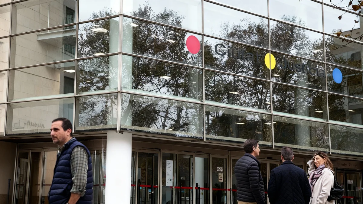 Piden 13 años de cárcel por quemar el coche del novio de su ex en Alcàsser